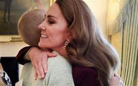 Kate Middleton è il tenero gesto a Liz, ragazza malata di cancro